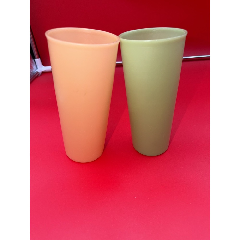 Vintage Tupperware 16 Ounce (2) Tumblers 1x 107-53 Green & 1x 107-40 Peach Used